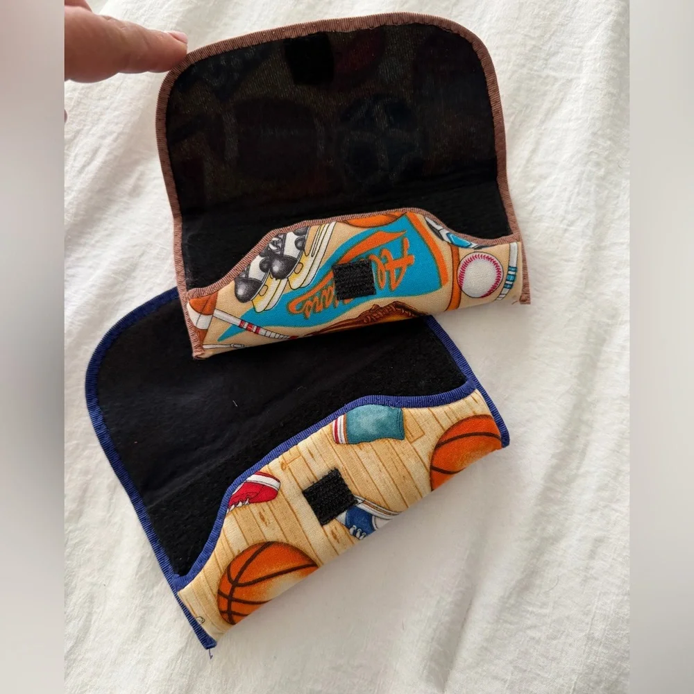 👑✅PRICE FIRM✅ Sports-Themed Kids Eyewear Cords and 2 Cases Set. NWOT